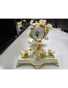 Часы настольные "кремовые цветы"