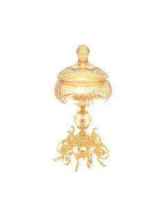 Конфетницас крышкой 19,5 см